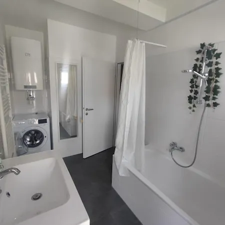 Apartment Wohnen Bei Frau Tinz - - Bahnhof- Und Zentrumsnaehe