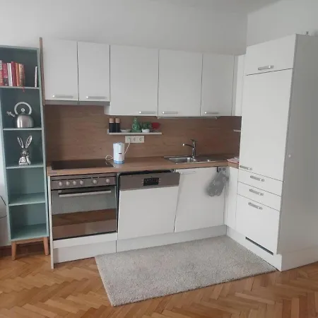 Wohnen Bei Frau Tinz - - Bahnhof- Und Zentrumsnaehe Apartment *