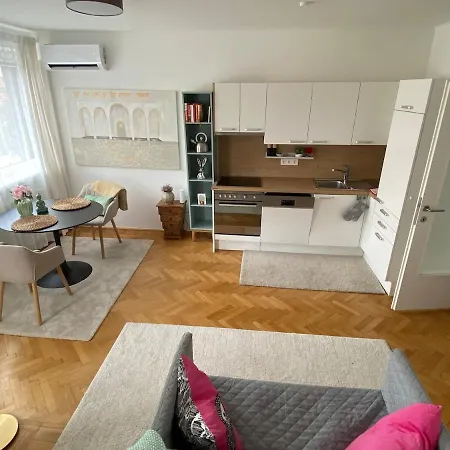 Wohnen Bei Frau Tinz - - Bahnhof- Und Zentrumsnaehe Apartment
