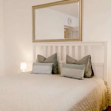 Wohnen Bei Frau Tinz - - Bahnhof- Und Zentrumsnähe Apartment Neunkirchen