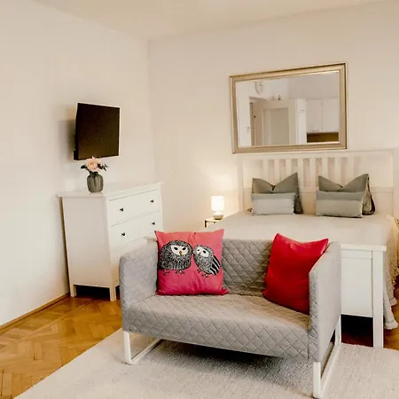 Wohnen Bei Frau Tinz - Family - 2 Bis 4 Personen, Bahnhof- Und Zentrumsnaehe Apartmán Neunkirchen
