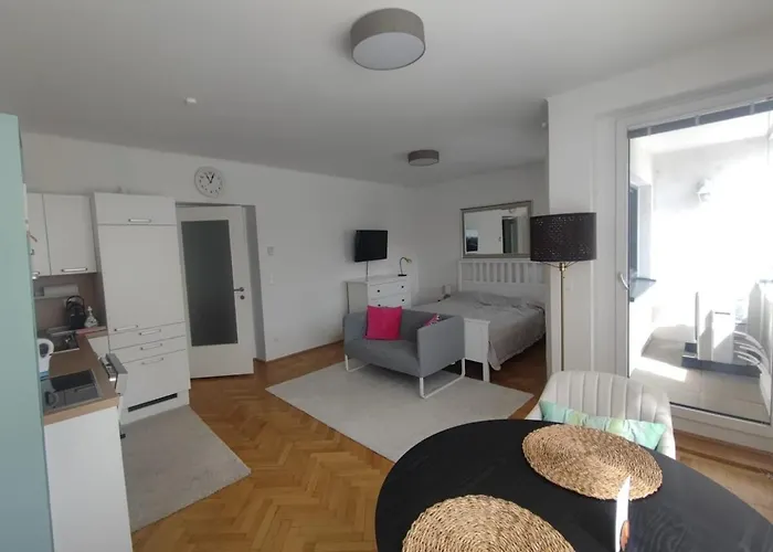 Apartment Wohnen Bei Frau Tinz - - Bahnhof- Und Zentrumsnaehe Neunkirchen